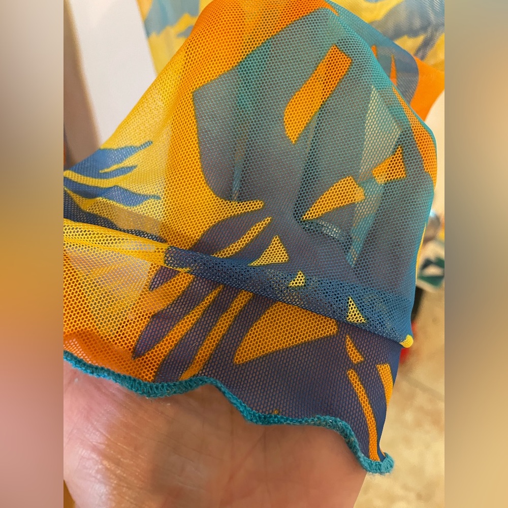 Fun Hawaiian swim cover up - Picture 5 of 8